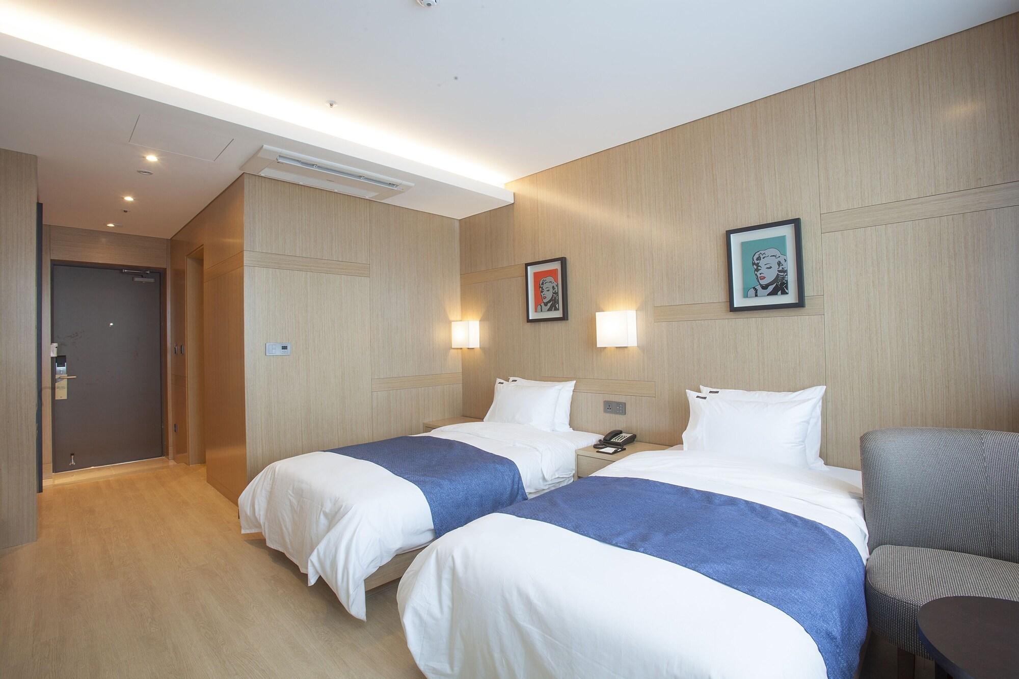 Gwangyang Lacky Hotel Exterior photo