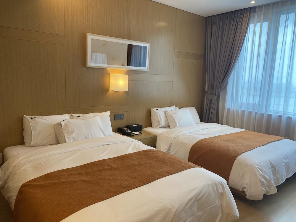 Gwangyang Lacky Hotel Exterior photo