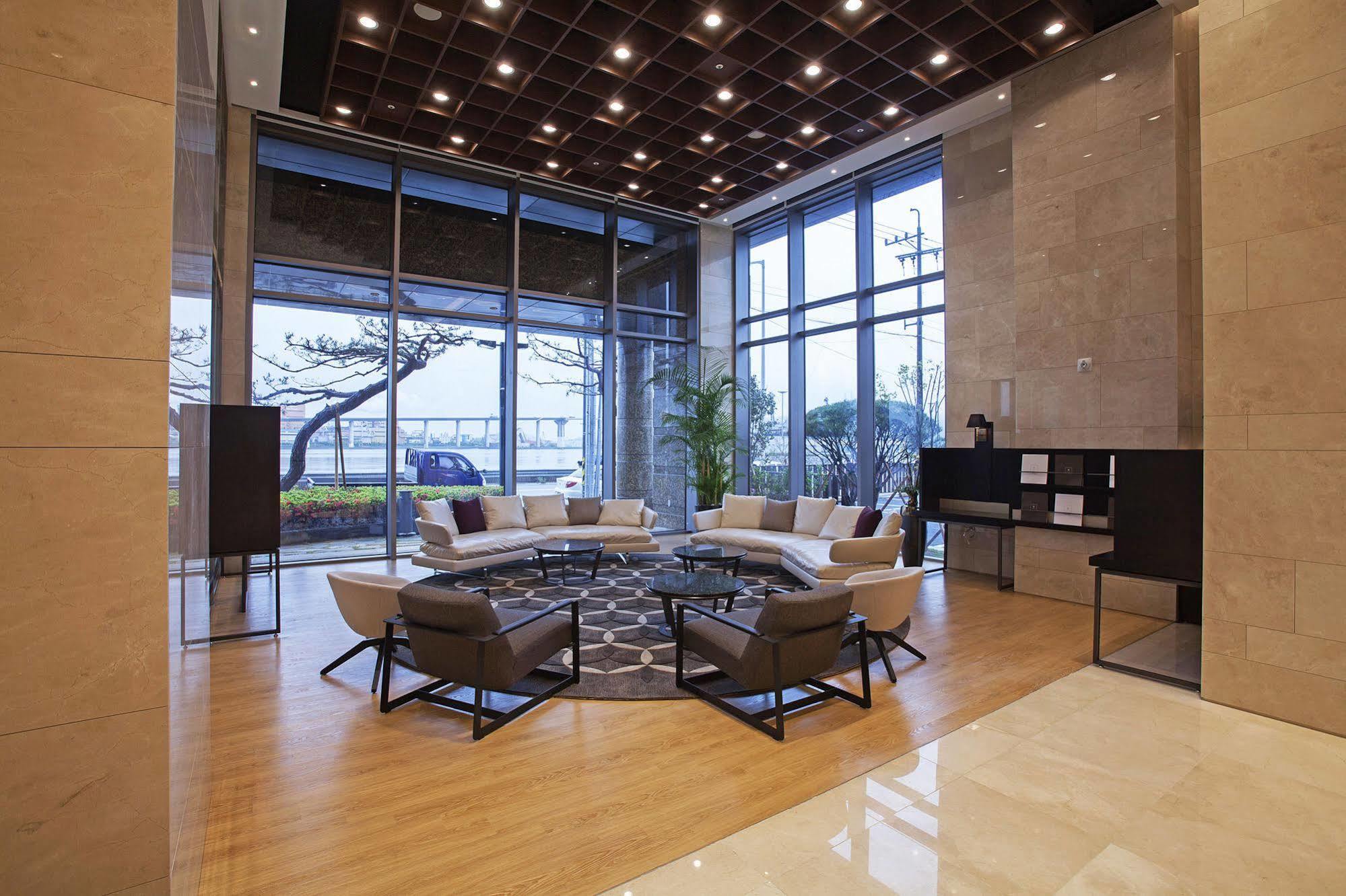 Gwangyang Lacky Hotel Exterior photo